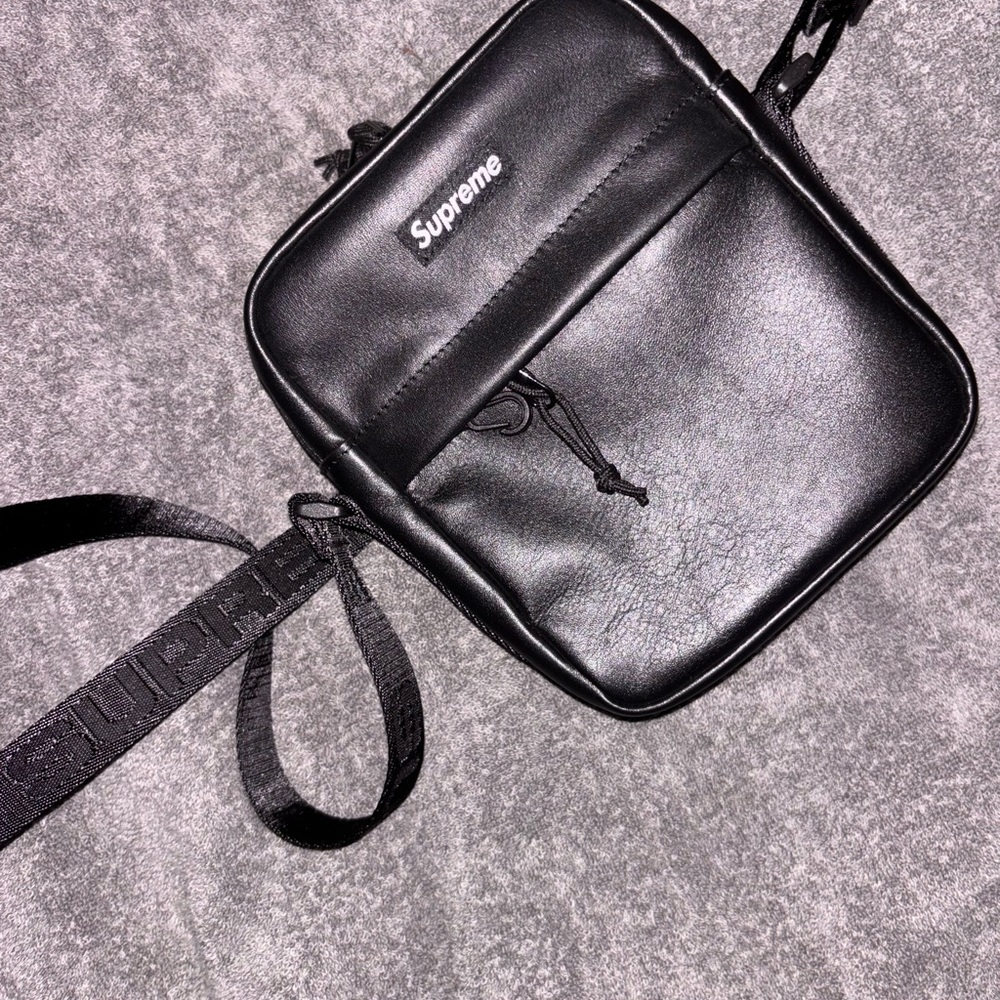 Supreme Black Messenger Bag Sleek Modern Design